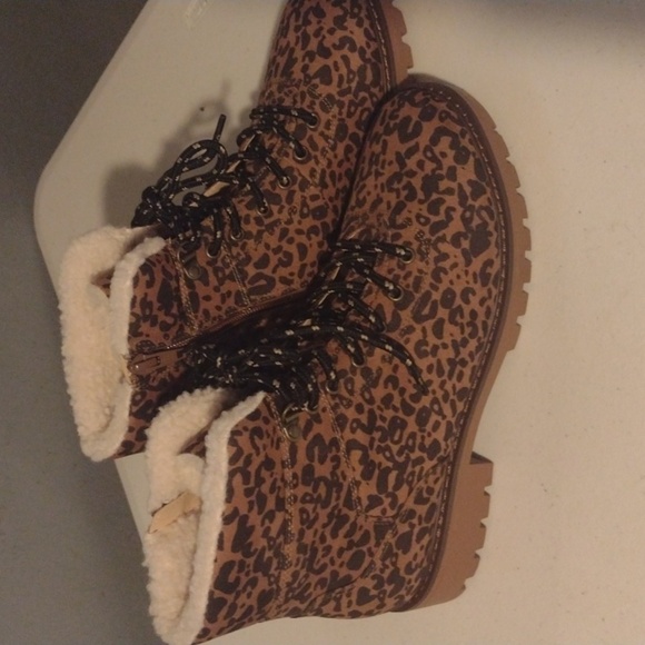 LOFT outlet Animal Print Shearling Lined Lace Up Utility Combat Boot size9 - Picture 1 of 12